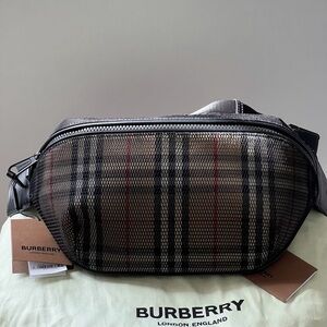 Burberry Bumbag in Archive Beige